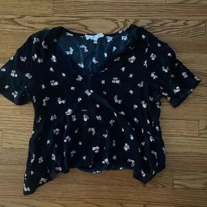 **3/$15** Cute floral, vneck top